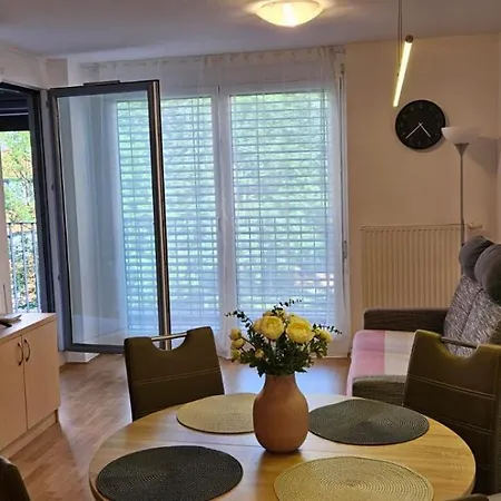 Apartment Family Lea-sleeps 4, Free Parking *