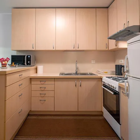 Apartment Family Lea-sleeps 4, Free Parking *