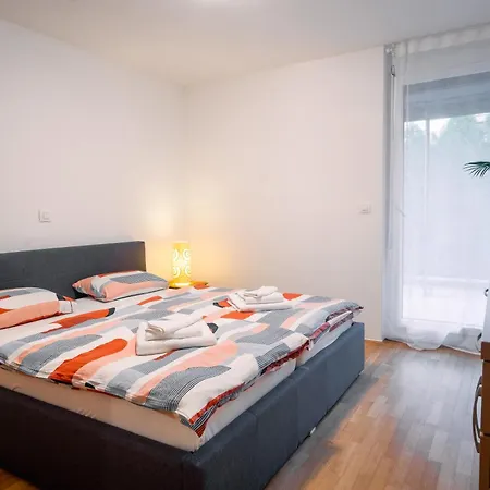 Apartment Family Lea-sleeps 4, Free Parking *