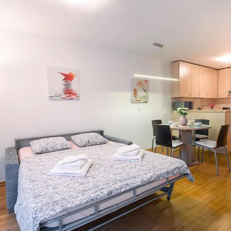 Family Lea-sleeps 4, Free Parking Apartmán *