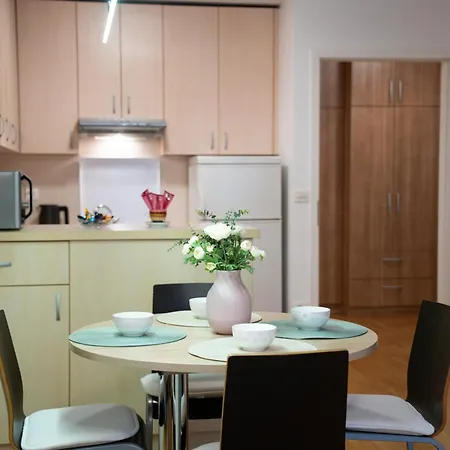 Apartmán Family Lea-sleeps 4, Free Parking