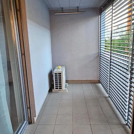 Family Lea-sleeps 4, Free Parking Апартаменты *