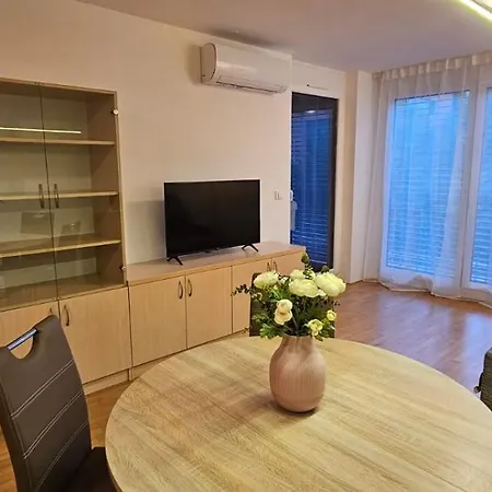 Family Lea-sleeps 4, Free Parking Apartament